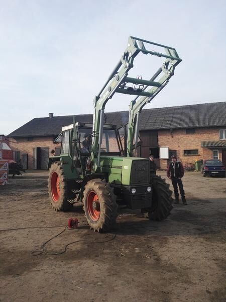 Metal-Technik Frontlader für FENDT 312 LSA / Ładowacz czołowy do FENDT 312 LSA - Carregador frontal para o trator: foto 2 Metal-Technik Frontlader für FENDT 312 LSA / Ładowacz czołowy do FENDT 312 LSA - Carregador frontal para o trator: foto 2