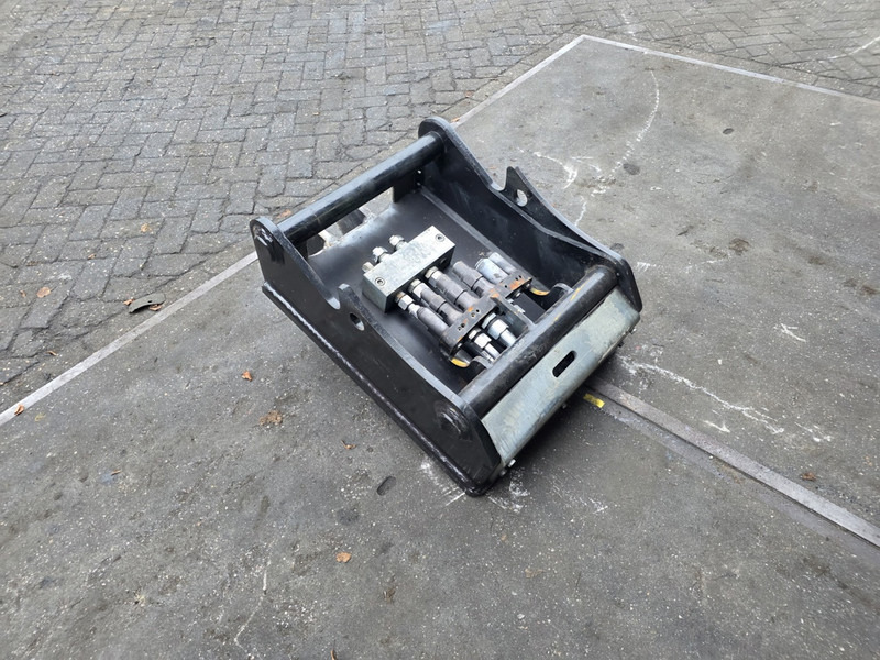 Oilquick kopplaat oq70/55 adaptor plate oilquick 70 55 steelwrist - Acoplamento rápido para Máquina de construção: foto 3 Oilquick kopplaat oq70/55 adaptor plate oilquick 70 55 steelwrist - Acoplamento rápido para Máquina de construção: foto 3