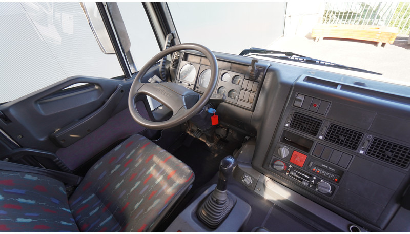 Iveco EUROTRAKKER CURSOR 350 6X4 FLATBED WITH PALFINGER PK 20002 CRANE - Camião grua: foto 5 Iveco EUROTRAKKER CURSOR 350 6X4 FLATBED WITH PALFINGER PK 20002 CRANE - Camião grua: foto 5
