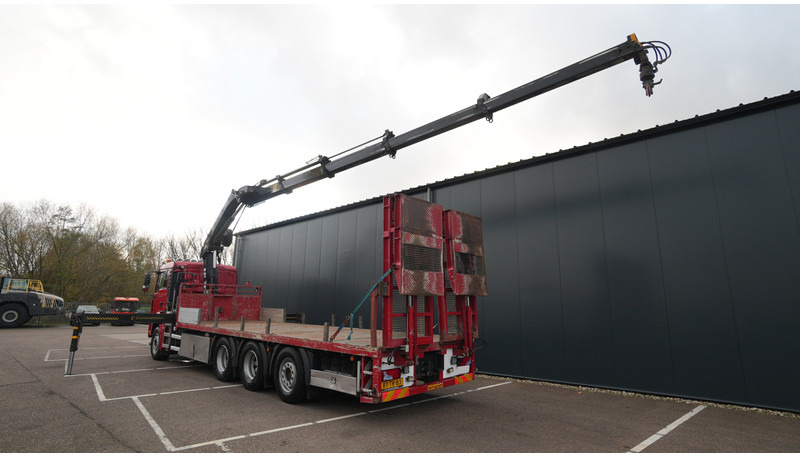 MAN TGA 35.400 8X4 MACHINE/CAR TRANSPORT WITH HIAB 244 EP-4 HI-DUO CRANE 364.000KM - Camião grua: foto 3 MAN TGA 35.400 8X4 MACHINE/CAR TRANSPORT WITH HIAB 244 EP-4 HI-DUO CRANE 364.000KM - Camião grua: foto 3