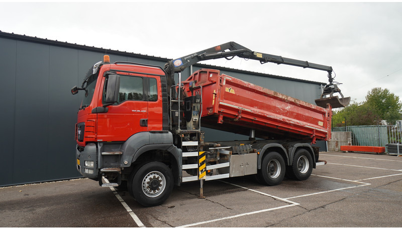 MAN TGS 28.400 6X6 2 SIDE TIPPER WITH HMF 1643 CRANE 376.400KM - Camião grua: foto 3 MAN TGS 28.400 6X6 2 SIDE TIPPER WITH HMF 1643 CRANE 376.400KM - Camião grua: foto 3