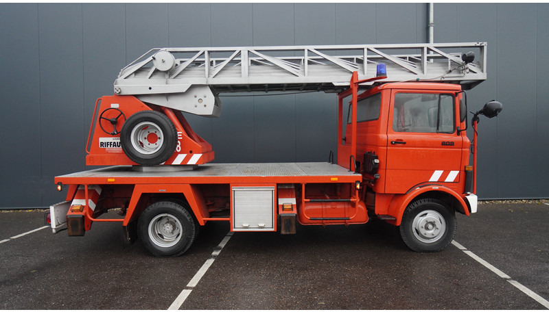 Mercedes-Benz 809 FIRE LADDER TRUCK 13.100KM MANUAL GEARBOX - Carro de bombeiro: foto 4 Mercedes-Benz 809 FIRE LADDER TRUCK 13.100KM MANUAL GEARBOX - Carro de bombeiro: foto 4