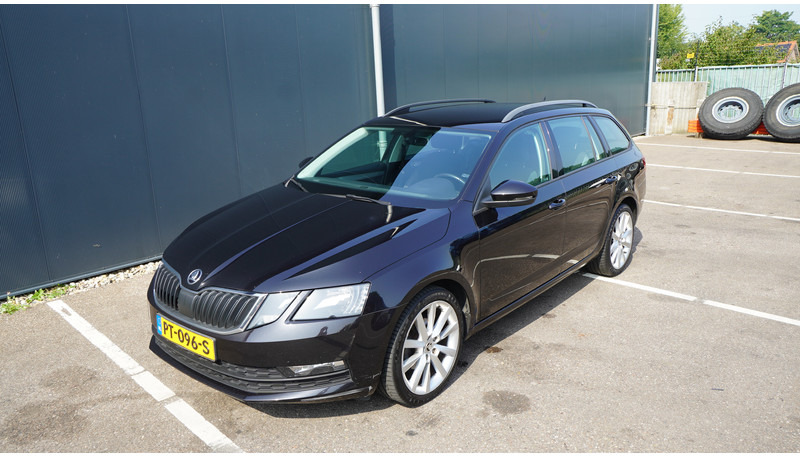 Škoda Octavia COMBI 1.6TDI DSG 85KW GREENTECH AMBITION BUSINESS - Minibus, Furgão de passageiros: foto 3 Škoda Octavia COMBI 1.6TDI DSG 85KW GREENTECH AMBITION BUSINESS - Minibus, Furgão de passageiros: foto 3