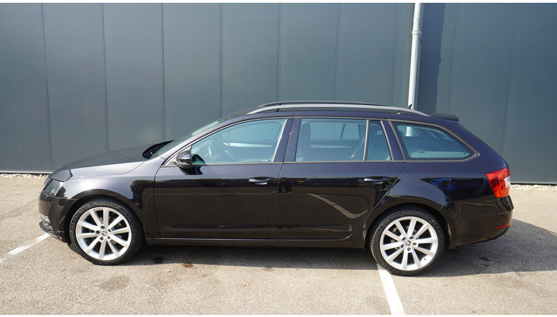 Škoda Octavia COMBI 1.6TDI DSG 85KW GREENTECH AMBITION BUSINESS - Minibus, Furgão de passageiros: foto 1 Škoda Octavia COMBI 1.6TDI DSG 85KW GREENTECH AMBITION BUSINESS - Minibus, Furgão de passageiros: foto 1