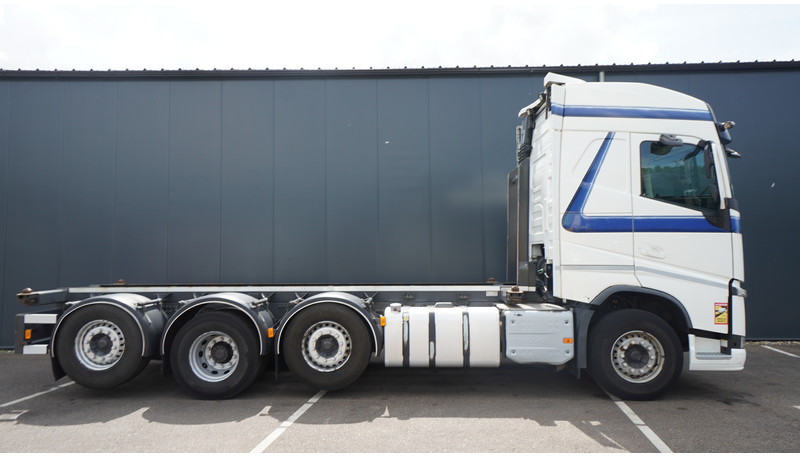 Volvo FH 460 8X2 20 FT CONTAINER TRANSPORT TRUCK - Camião transportador de contêineres/ Caixa móvel: foto 2 Volvo FH 460 8X2 20 FT CONTAINER TRANSPORT TRUCK - Camião transportador de contêineres/ Caixa móvel: foto 2