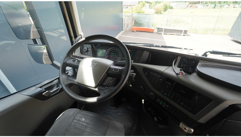 Volvo FH 460 8X2 20 FT CONTAINER TRANSPORT TRUCK - Camião transportador de contêineres/ Caixa móvel: foto 5 Volvo FH 460 8X2 20 FT CONTAINER TRANSPORT TRUCK - Camião transportador de contêineres/ Caixa móvel: foto 5