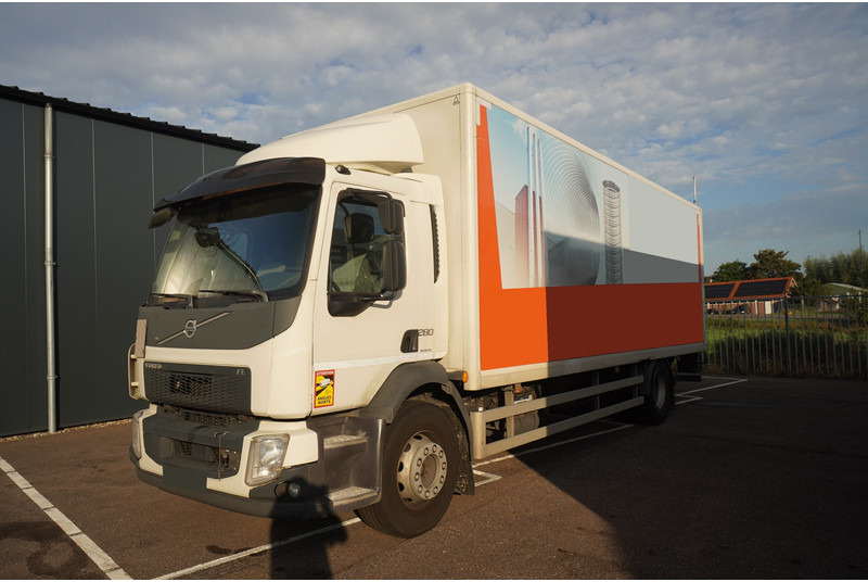 Volvo FL 280 CLOSED BOX BROKEN ENGINE NOT DRIVABLE - Camião furgão: foto 2 Volvo FL 280 CLOSED BOX BROKEN ENGINE NOT DRIVABLE - Camião furgão: foto 2