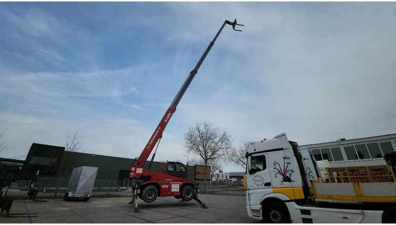 MAGNI 5.25, 2017, Remote, Airco, First owner, 25M - Pá carregadora: foto 3 MAGNI 5.25, 2017, Remote, Airco, First owner, 25M - Pá carregadora: foto 3