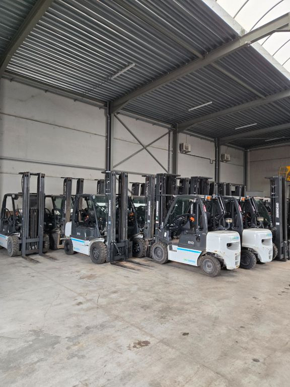 Nissan YG1D2A30Q 17pc - Empilhador a diesel: foto 1 Nissan YG1D2A30Q 17pc - Empilhador a diesel: foto 1