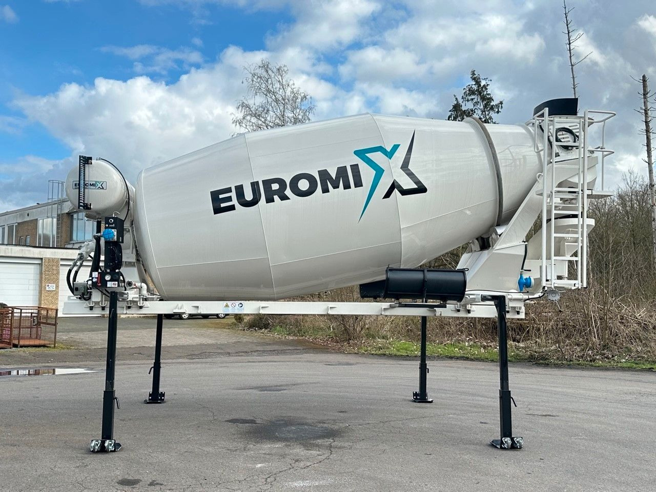 MAN EuromixMTP Fahrmischer Aufbauten MAN EuromixMTP Fahrmischer Aufbauten - Camião betoneira: foto 1 MAN EuromixMTP Fahrmischer Aufbauten MAN EuromixMTP Fahrmischer Aufbauten - Camião betoneira: foto 1