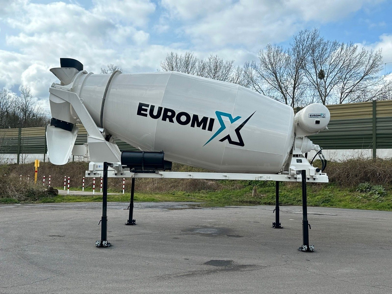 MAN EuromixMTP Fahrmischer Aufbauten MAN EuromixMTP Fahrmischer Aufbauten - Camião betoneira: foto 5 MAN EuromixMTP Fahrmischer Aufbauten MAN EuromixMTP Fahrmischer Aufbauten - Camião betoneira: foto 5