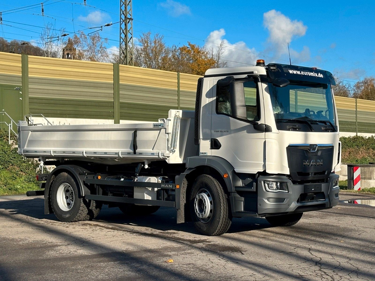 MAN TGM 18.320 4X2 / Euro 6e 3-Seiten-Kipper - Camião basculante: foto 2 MAN TGM 18.320 4X2 / Euro 6e 3-Seiten-Kipper - Camião basculante: foto 2