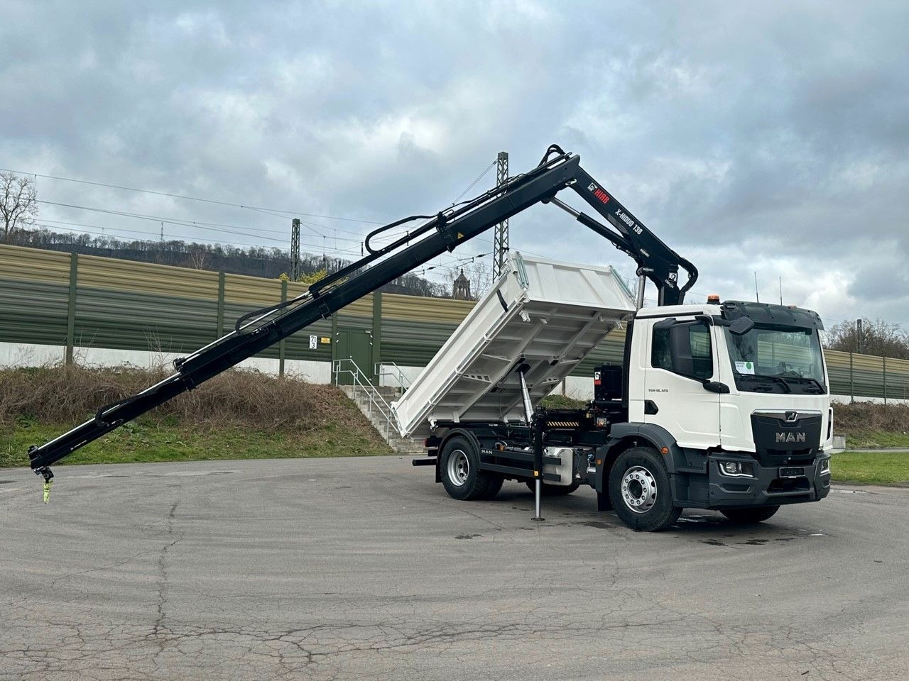 MAN TGM 18.320 4x2 Euro6e Hiab X-HiDuo 138DS-3 - Camião basculante, Camião grua: foto 2 MAN TGM 18.320 4x2 Euro6e Hiab X-HiDuo 138DS-3 - Camião basculante, Camião grua: foto 2