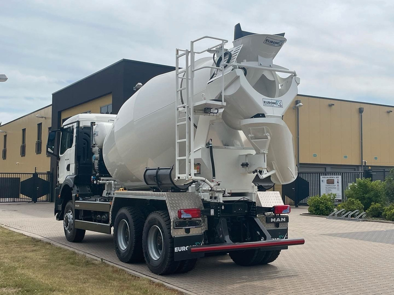 MAN TGS 33.440 6X4 / 6X6 /Euro6e EuromiX EM 8 - Camião betoneira: foto 4 MAN TGS 33.440 6X4 / 6X6 /Euro6e EuromiX EM 8 - Camião betoneira: foto 4