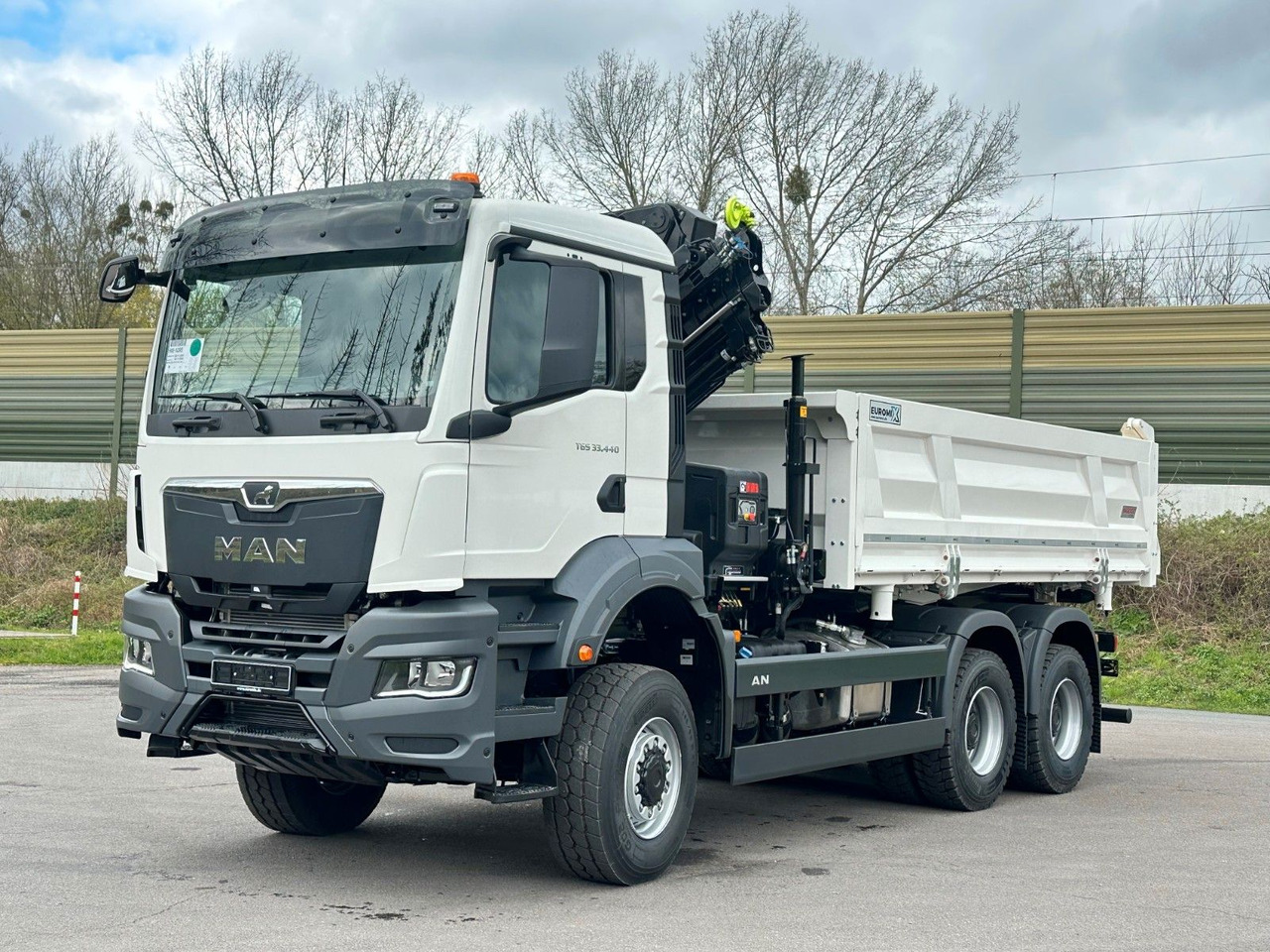 MAN TGS 33.440 6x6 /3-Seiten- Kipper / HIAB 228-4 - Camião basculante, Camião grua: foto 2 MAN TGS 33.440 6x6 /3-Seiten- Kipper / HIAB 228-4 - Camião basculante, Camião grua: foto 2
