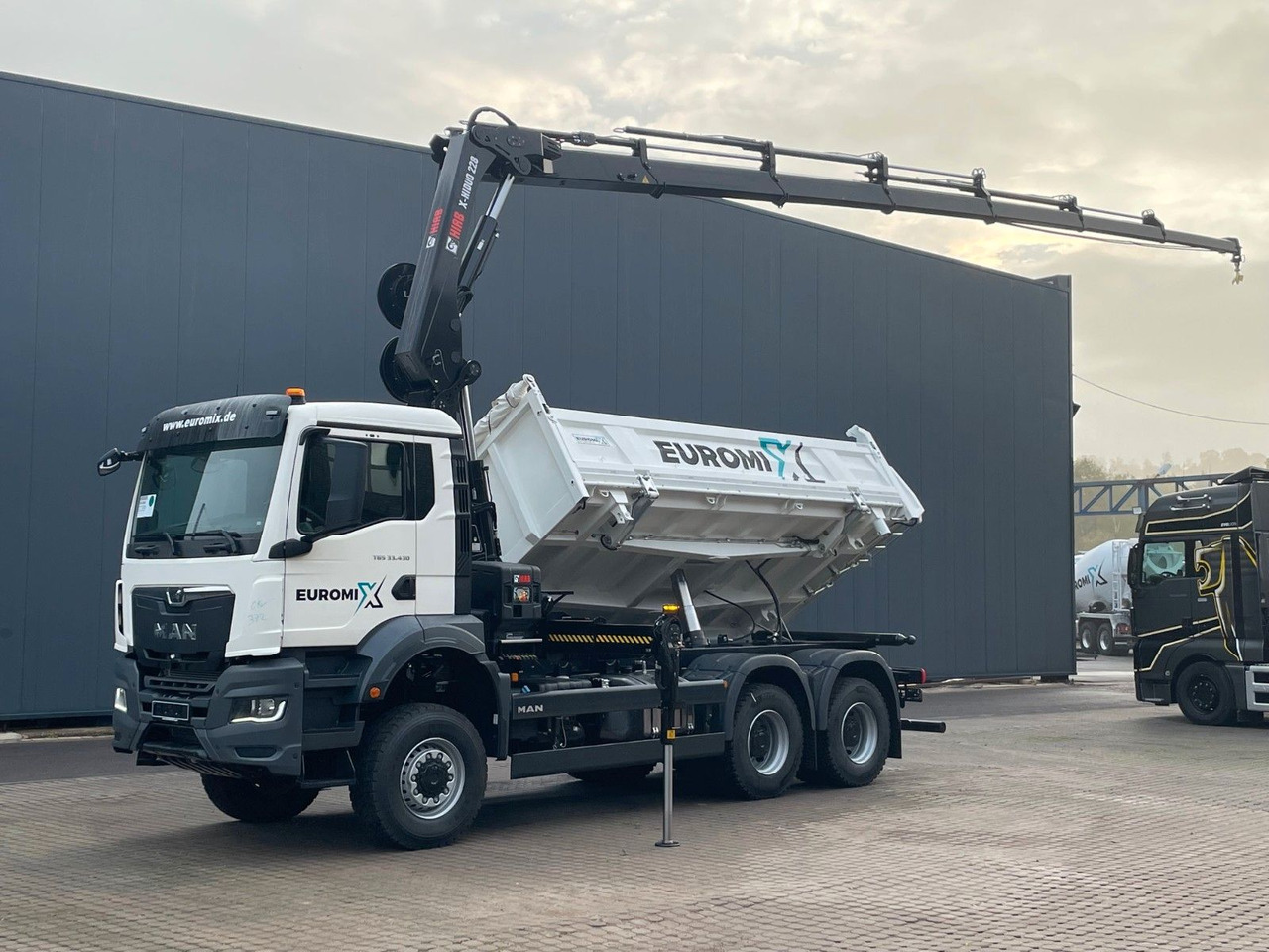 MAN TGS 33.440 6x6 /3-Seiten- Kipper / HIAB 228-6 - Camião basculante, Camião grua: foto 1 MAN TGS 33.440 6x6 /3-Seiten- Kipper / HIAB 228-6 - Camião basculante, Camião grua: foto 1