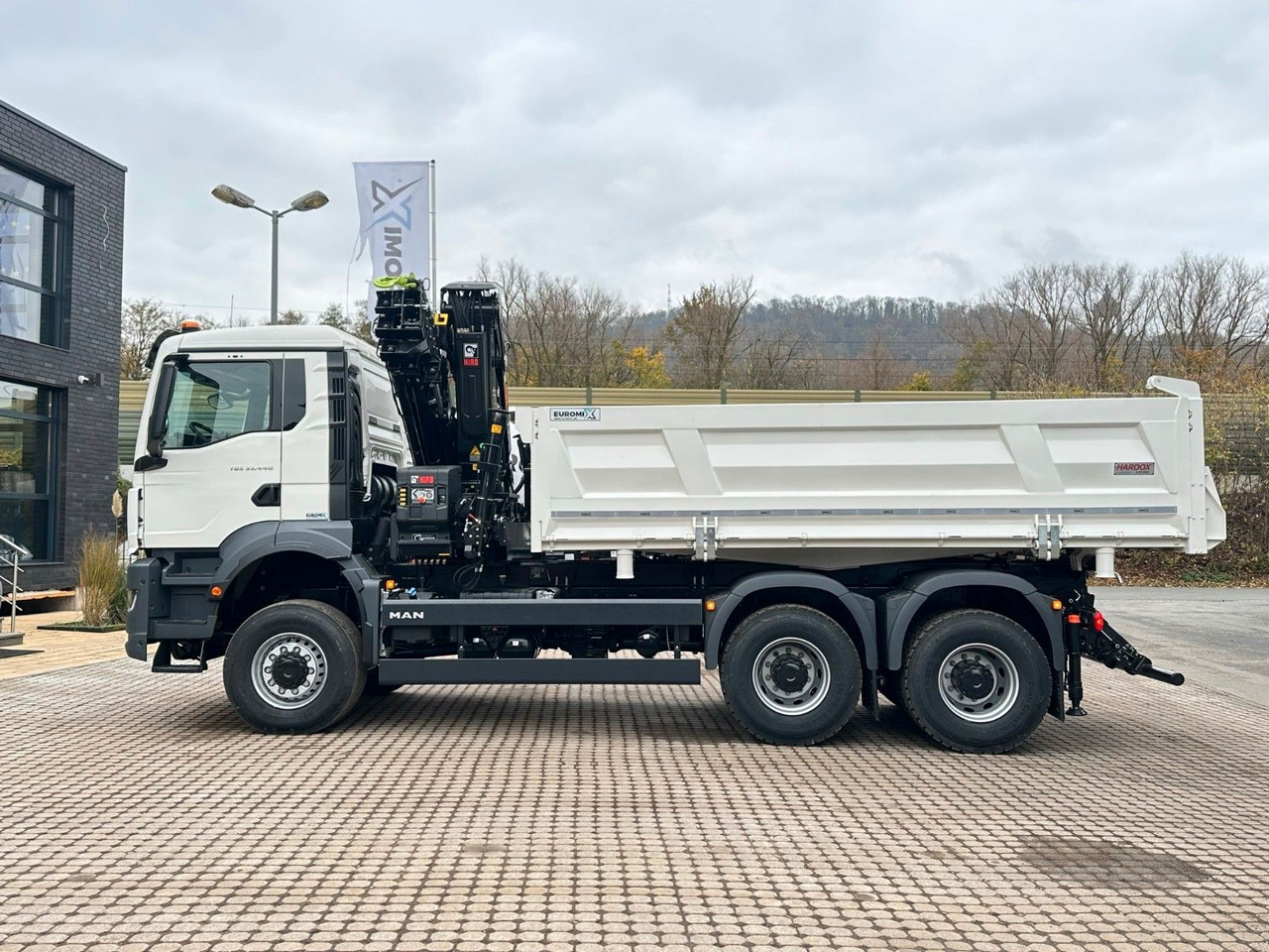 MAN TGS 33.440 6x6 /3-Seiten- Kipper / Kran HIAB 302 - Camião basculante, Camião grua: foto 3 MAN TGS 33.440 6x6 /3-Seiten- Kipper / Kran HIAB 302 - Camião basculante, Camião grua: foto 3