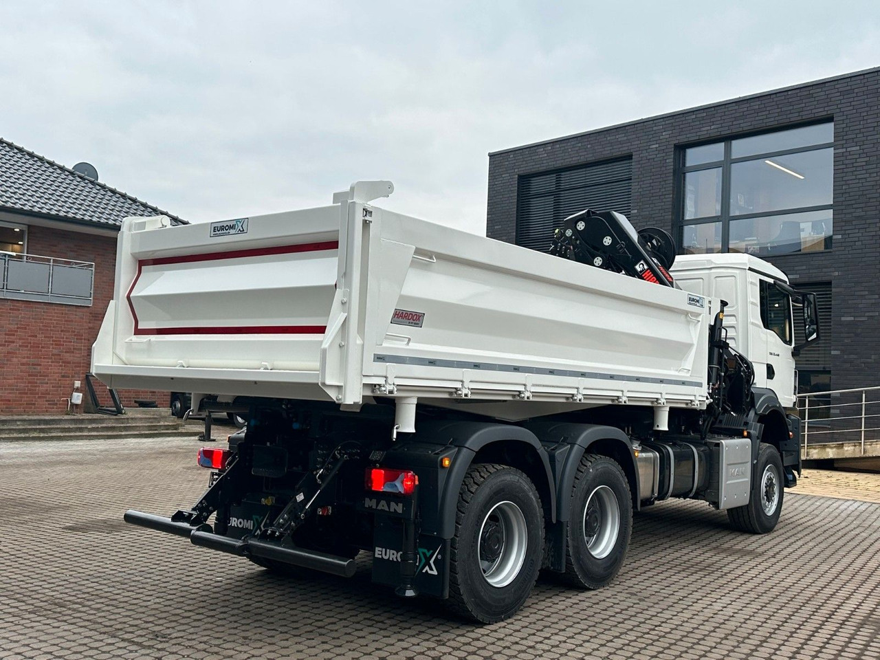 MAN TGS 33.440 6x6 /3-Seiten- Kipper / Kran HIAB 302 - Camião basculante, Camião grua: foto 5 MAN TGS 33.440 6x6 /3-Seiten- Kipper / Kran HIAB 302 - Camião basculante, Camião grua: foto 5