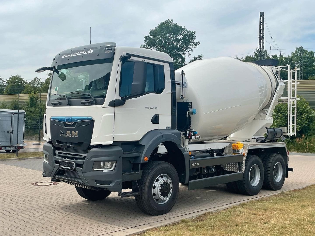 MAN TGS 33.440 6x6 / 6X4 /Euro6e EuromiX EM 8 MAN TGS 33.440 6x6 / 6X4 /Euro6e EuromiX EM 8 - Camião betoneira: foto 1 MAN TGS 33.440 6x6 / 6X4 /Euro6e EuromiX EM 8 MAN TGS 33.440 6x6 / 6X4 /Euro6e EuromiX EM 8 - Camião betoneira: foto 1