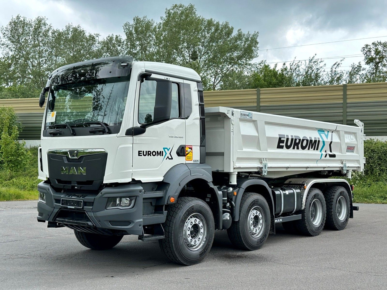 MAN TGS 35.480 8x4 EuromixMTP 2-Seiten-Kipper - Camião basculante: foto 3 MAN TGS 35.480 8x4 EuromixMTP 2-Seiten-Kipper - Camião basculante: foto 3