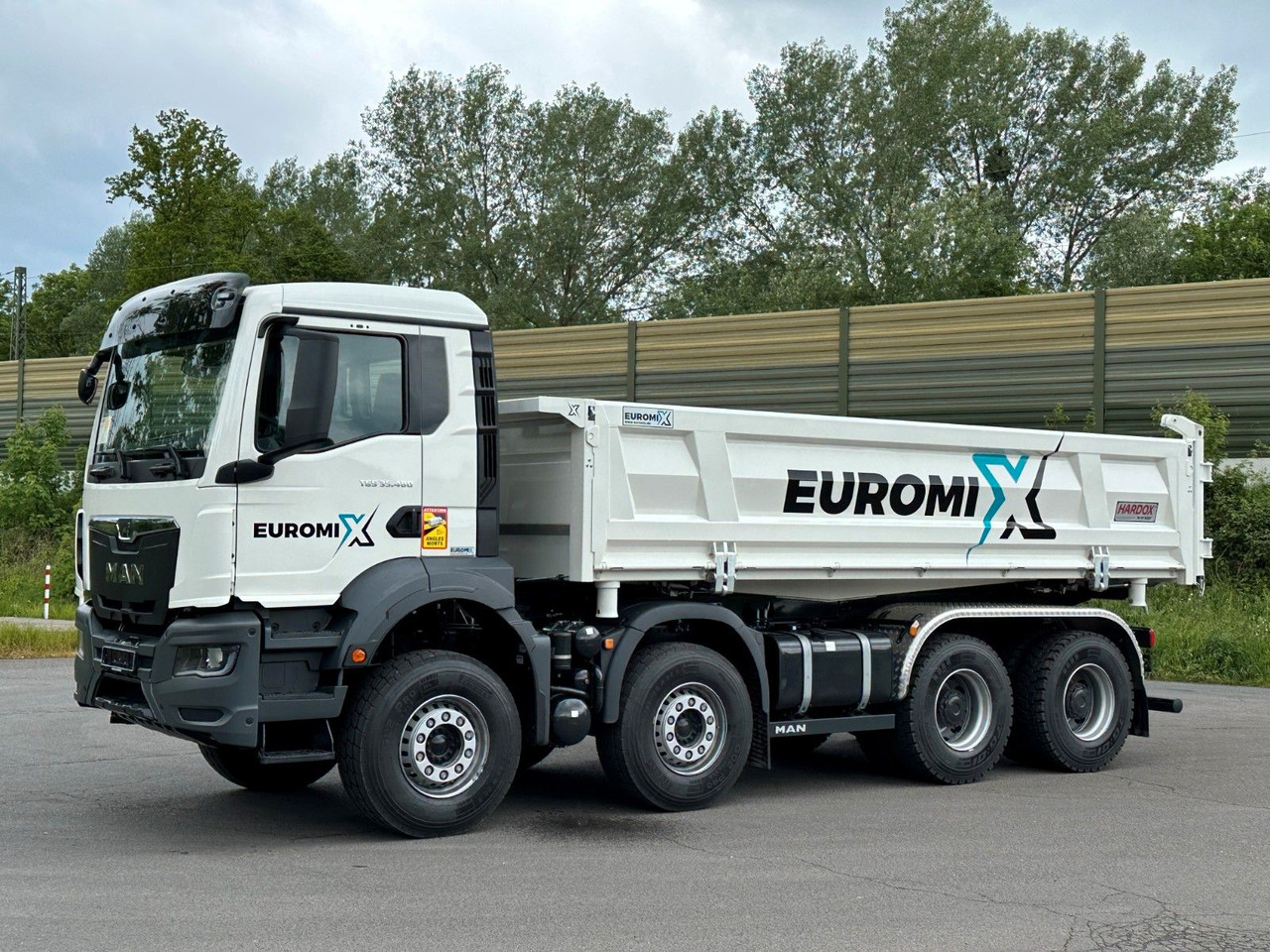 MAN TGS 35.480 8x4 EuromixMTP 2-Seiten-Kipper - Camião basculante: foto 1 MAN TGS 35.480 8x4 EuromixMTP 2-Seiten-Kipper - Camião basculante: foto 1