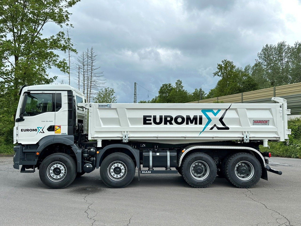 MAN TGS 35.480 8x4 EuromixMTP 2-Seiten-Kipper - Camião basculante: foto 4 MAN TGS 35.480 8x4 EuromixMTP 2-Seiten-Kipper - Camião basculante: foto 4