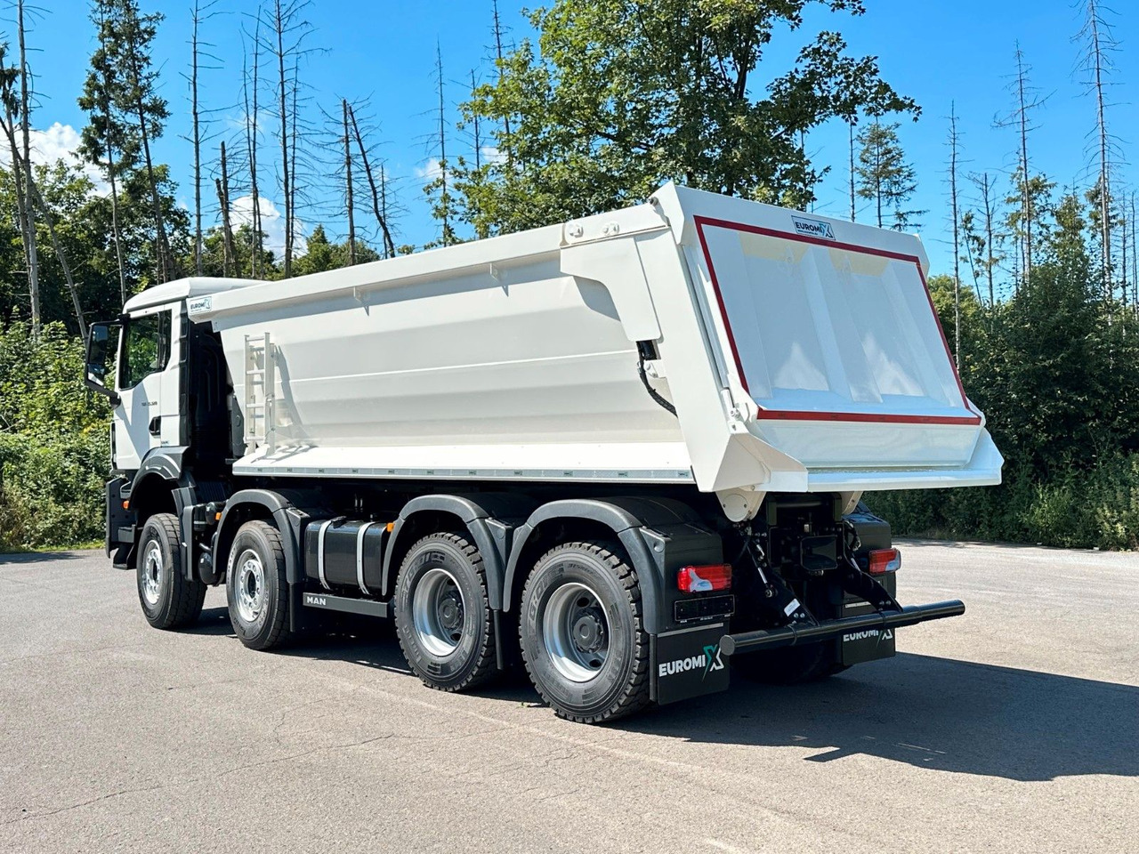MAN TGS 37.520 8x4 EuromixMTP Mulden Kipper - Camião basculante: foto 4 MAN TGS 37.520 8x4 EuromixMTP Mulden Kipper - Camião basculante: foto 4
