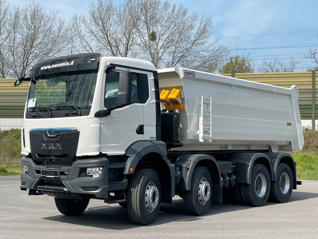 MAN TGS 41.400 8x4 / EUROMIX MTP 20m³/ EURO2 Kipper - Camião basculante: foto 2 MAN TGS 41.400 8x4 / EUROMIX MTP 20m³/ EURO2 Kipper - Camião basculante: foto 2