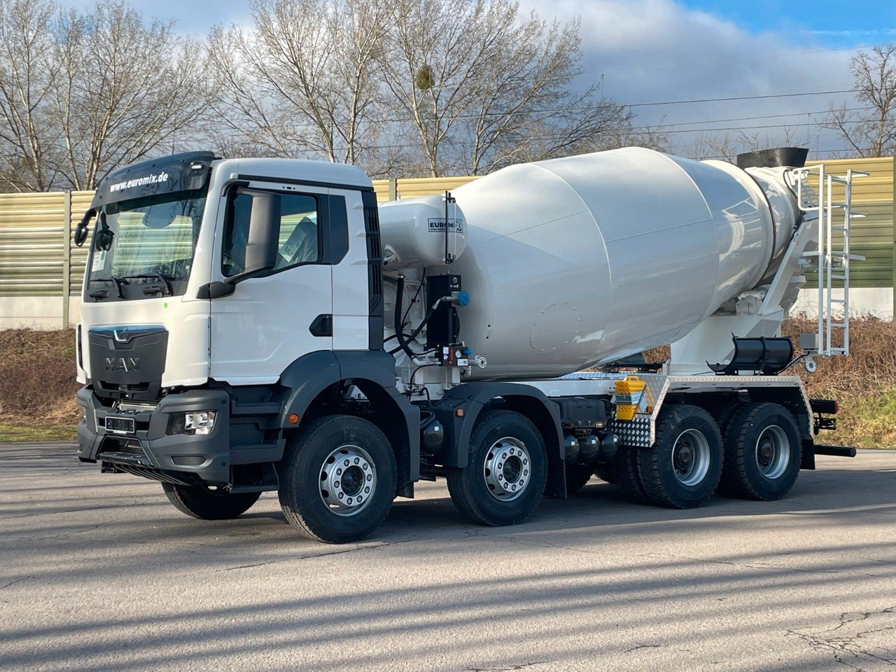MAN TGS 41.400 8x4 / EuromixMTP EM 10m³ R / EURO 2 - Camião betoneira: foto 4 MAN TGS 41.400 8x4 / EuromixMTP EM 10m³ R / EURO 2 - Camião betoneira: foto 4