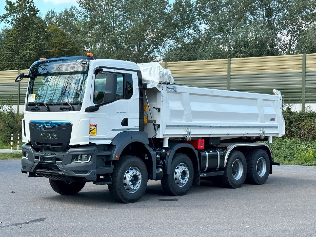 MAN TGS 41.440 8x4 EuromixMTP 3-Seiten-Kipper - Camião basculante: foto 2 MAN TGS 41.440 8x4 EuromixMTP 3-Seiten-Kipper - Camião basculante: foto 2