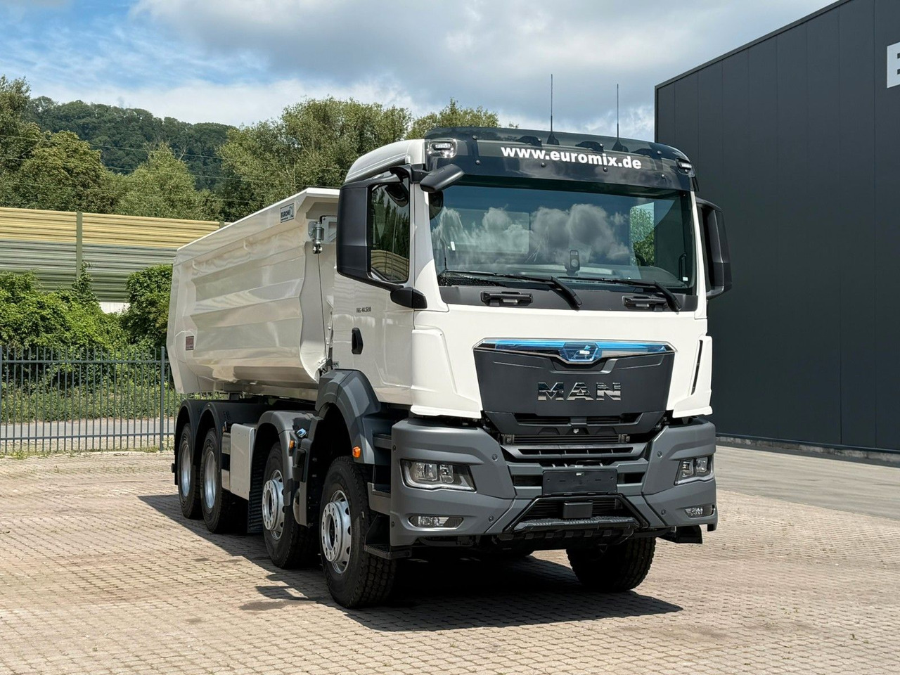 MAN TGS 41.520 BB 8X4 Euromix MuldenKipper Retarder - Camião basculante: foto 2 MAN TGS 41.520 BB 8X4 Euromix MuldenKipper Retarder - Camião basculante: foto 2