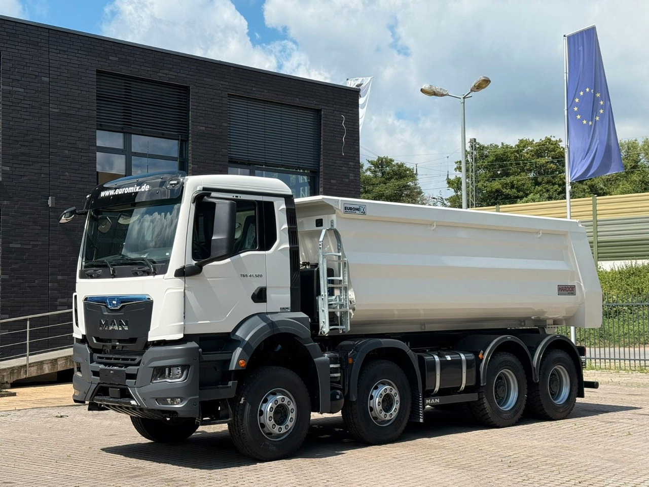 MAN TGS 41.520 BB 8X4 Euromix MuldenKipper Retarder - Camião basculante: foto 4 MAN TGS 41.520 BB 8X4 Euromix MuldenKipper Retarder - Camião basculante: foto 4