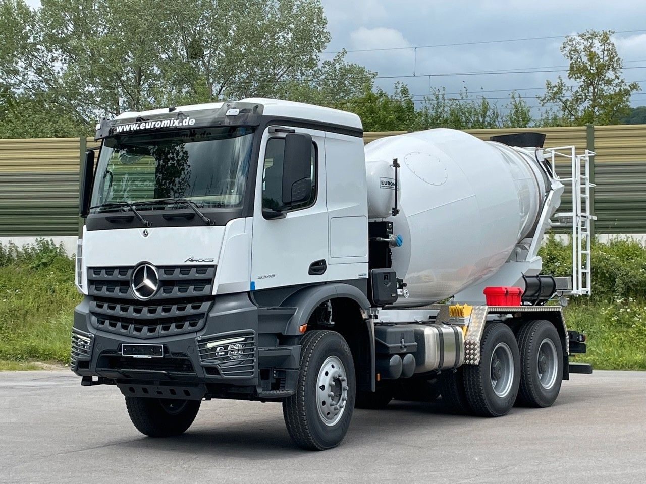 Mercedes-Benz 3348 6X4 Arcos 5 EuromixMTP EM 9 R - Camião betoneira: foto 2 Mercedes-Benz 3348 6X4 Arcos 5 EuromixMTP EM 9 R - Camião betoneira: foto 2
