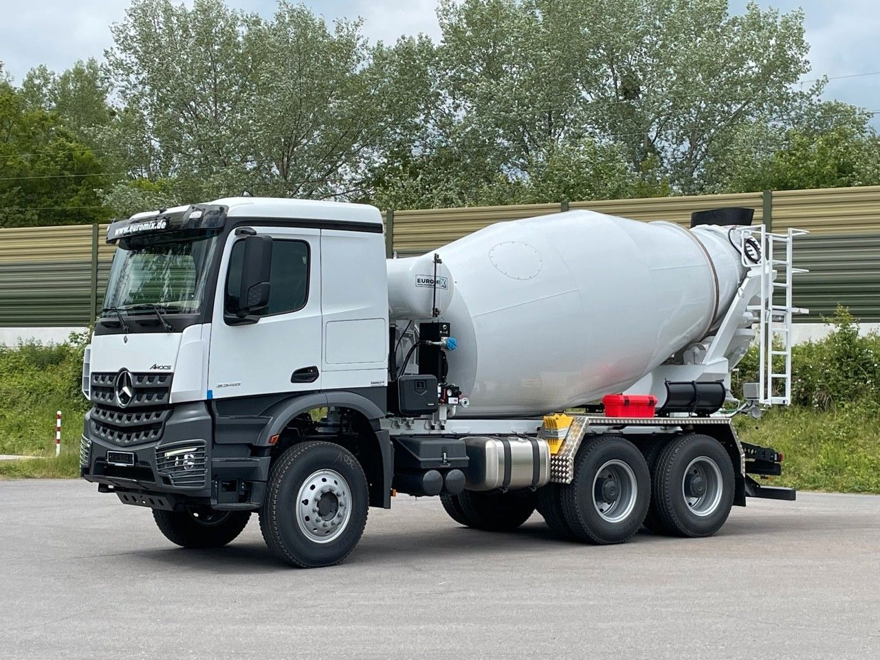 Mercedes-Benz 3348 6X4 Arcos 5 EuromixMTP EM 9 R - Camião betoneira: foto 1 Mercedes-Benz 3348 6X4 Arcos 5 EuromixMTP EM 9 R - Camião betoneira: foto 1
