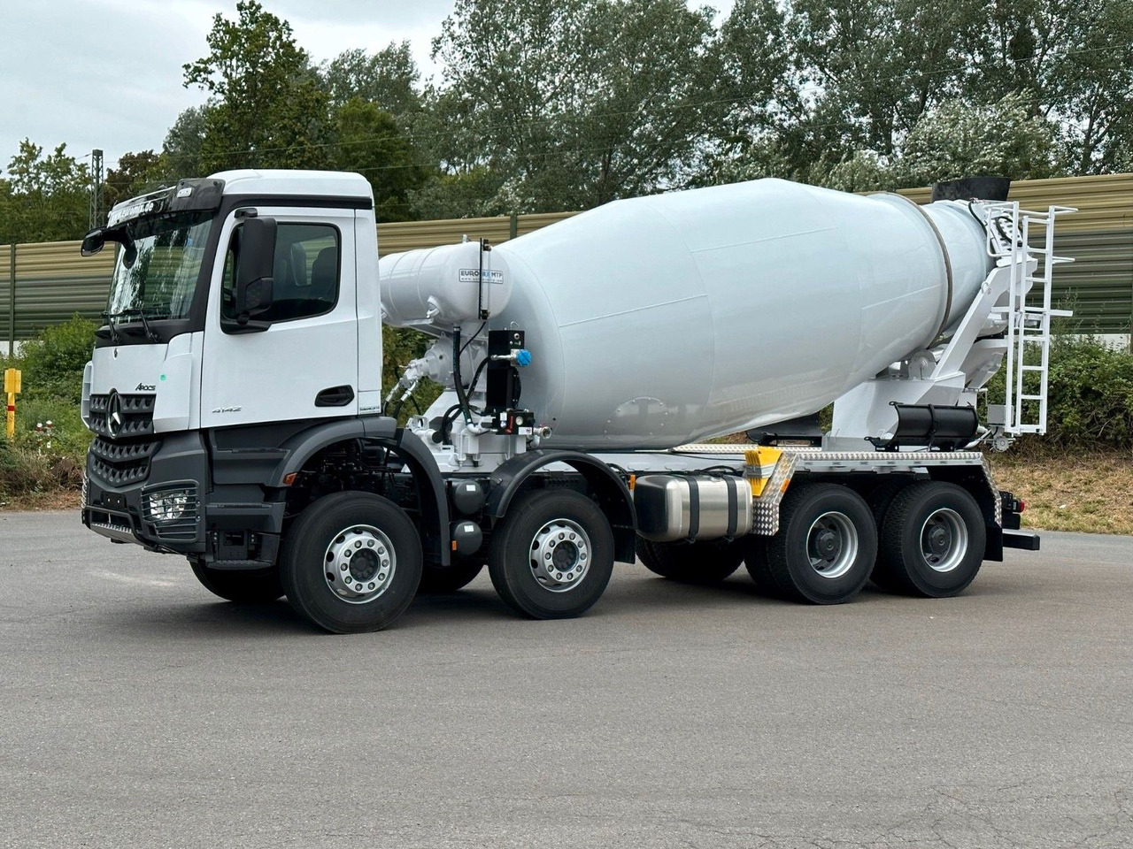 Mercedes-Benz AROCS 5 4142 B 8X4 Euro 3 EuromixMTP EM 10 - Camião betoneira: foto 3 Mercedes-Benz AROCS 5 4142 B 8X4 Euro 3 EuromixMTP EM 10 - Camião betoneira: foto 3