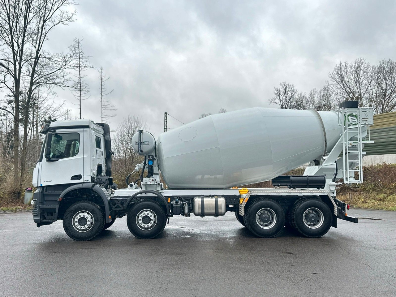 Mercedes-Benz AROCS 5 4242 8x4 Euro5 EuromixMTP EM 12m R - Camião betoneira: foto 4 Mercedes-Benz AROCS 5 4242 8x4 Euro5 EuromixMTP EM 12m R - Camião betoneira: foto 4