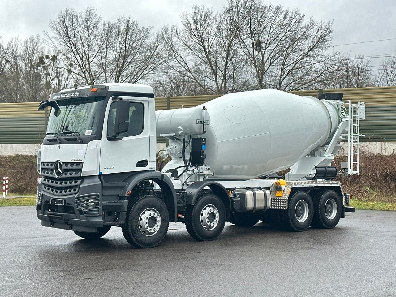 Mercedes-Benz AROCS 5 4242 8x4 Euro5 EuromixMTP EM 12m R - Camião betoneira: foto 3 Mercedes-Benz AROCS 5 4242 8x4 Euro5 EuromixMTP EM 12m R - Camião betoneira: foto 3