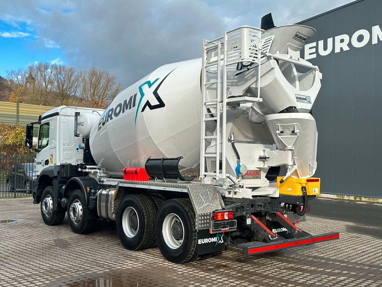 Mercedes-Benz Arocs 5 3540 8x4 EURO 6e EuromixMTP EM 9 L - Camião betoneira: foto 4 Mercedes-Benz Arocs 5 3540 8x4 EURO 6e EuromixMTP EM 9 L - Camião betoneira: foto 4
