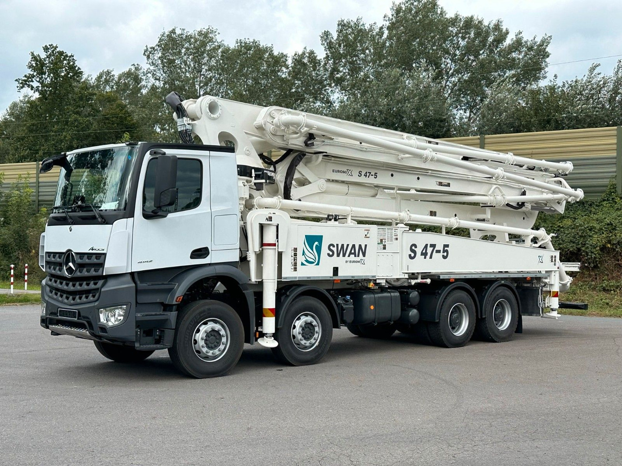 Mercedes-Benz Arocs 5 4142 8x4 SWAN TSP 47-5 160RZ ( 47m ) - Autobomba de betão: foto 1 Mercedes-Benz Arocs 5 4142 8x4 SWAN TSP 47-5 160RZ ( 47m ) - Autobomba de betão: foto 1
