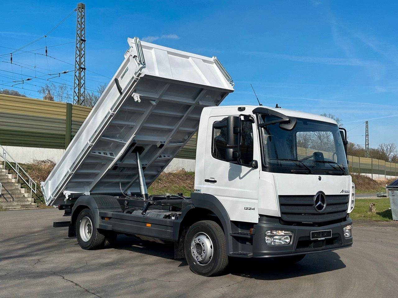 Mercedes-Benz Atego 1224 K EuromixMTP 3-Seiten-Kipper - Camião basculante: foto 1 Mercedes-Benz Atego 1224 K EuromixMTP 3-Seiten-Kipper - Camião basculante: foto 1