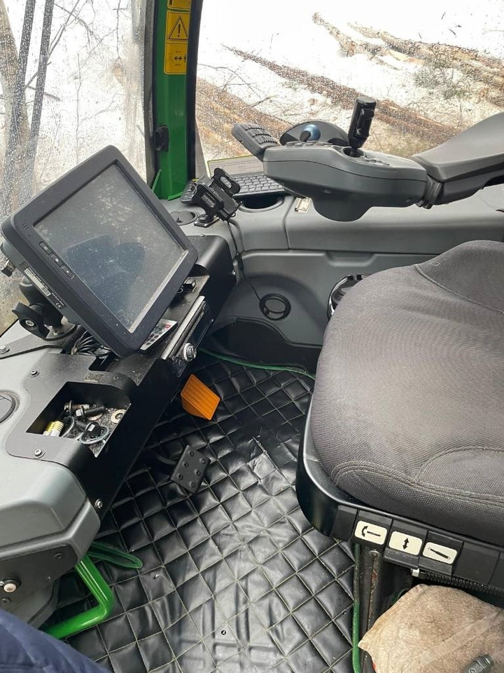 Harvester John Deere 1070 G: foto 7 Harvester John Deere 1070 G: foto 7