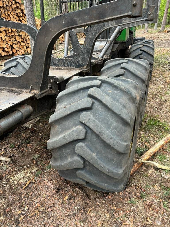 Forwarder John Deere 810 E: foto 11