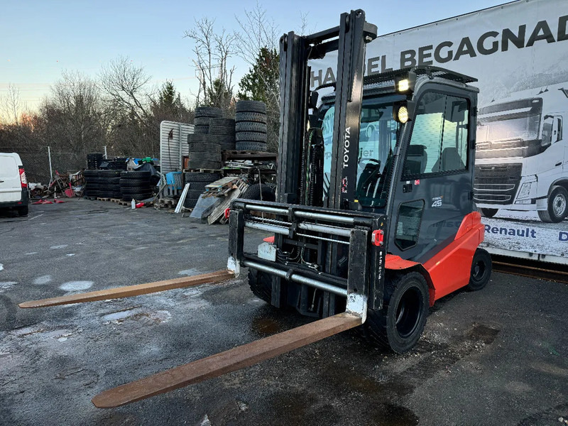 Toyota 8FBMT45 Electric, 3.600h, 2015 - Empilhador elétrico: foto 3 Toyota 8FBMT45 Electric, 3.600h, 2015 - Empilhador elétrico: foto 3