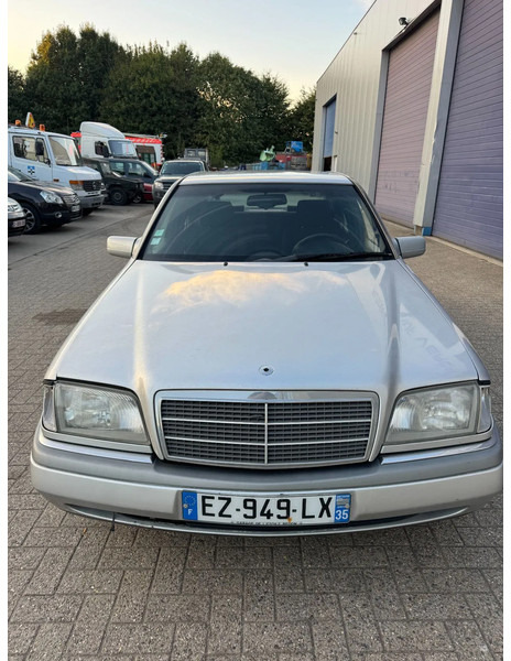 Mercedes-Benz C-Klasse **C180-PETROL-AC** - Sedan: foto 2 Mercedes-Benz C-Klasse **C180-PETROL-AC** - Sedan: foto 2