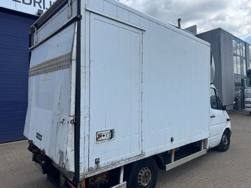 Mercedes-Benz Sprinter 313 **BOX+LIFT** - Carrinha de contentor: foto 5 Mercedes-Benz Sprinter 313 **BOX+LIFT** - Carrinha de contentor: foto 5