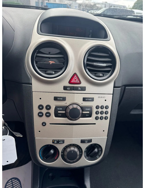 Sedan Opel Corsa **EURO4-AIRCO**: foto 10