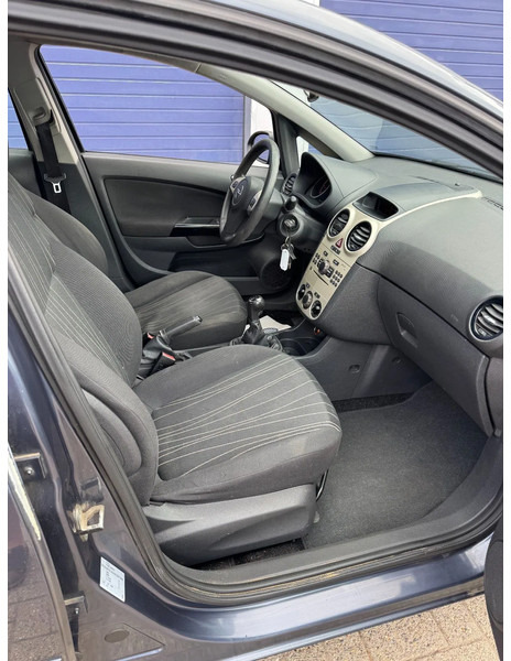 Sedan Opel Corsa **EURO4-AIRCO**: foto 15