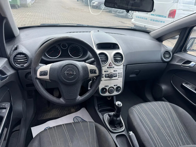 Sedan Opel Corsa **EURO4-AIRCO**: foto 8