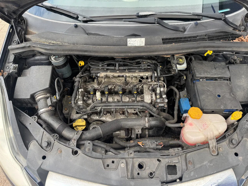 Sedan Opel Corsa **EURO4-AIRCO**: foto 14