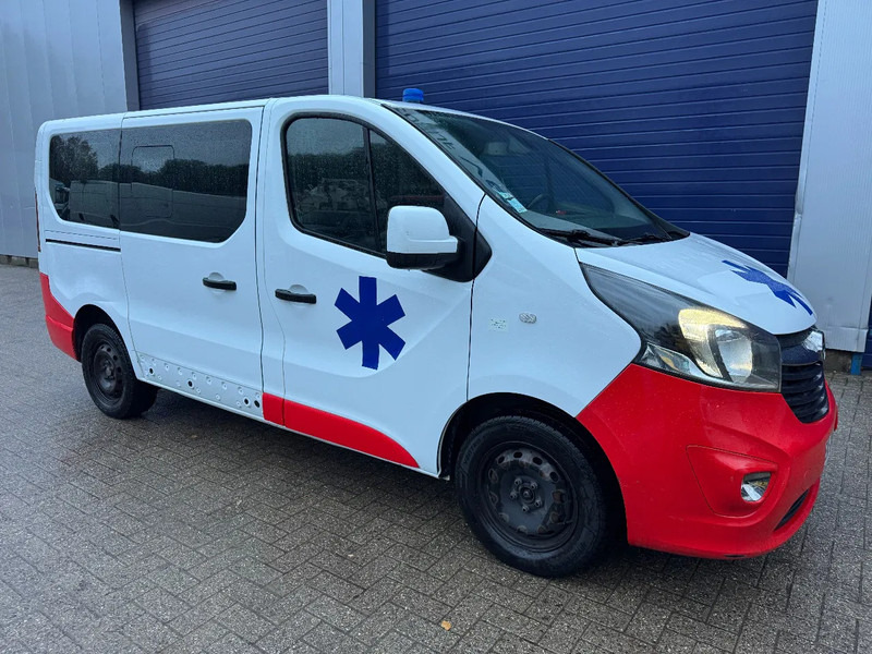 Opel Vivaro **AMBULANCE-RETTUNGSWAGEN** - Ambulância: foto 1 Opel Vivaro **AMBULANCE-RETTUNGSWAGEN** - Ambulância: foto 1